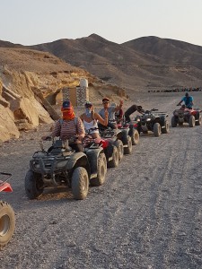 Quadfahren in der  Wüste
