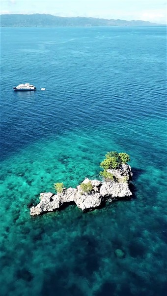 Wunderschöne Inseln mitten im Meer